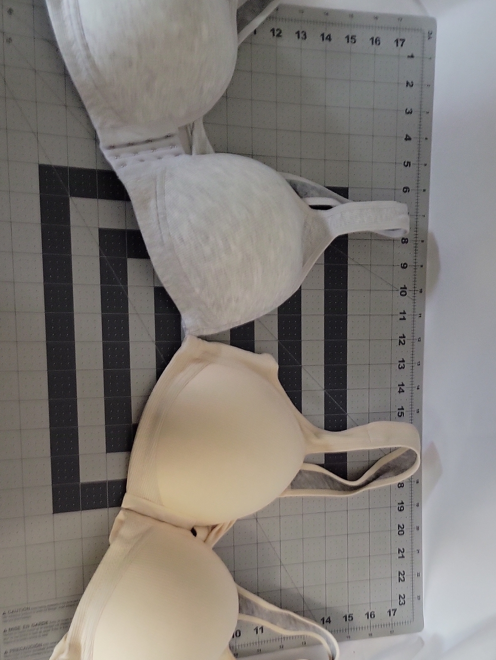 Everyday Smooth T-Shirt Bra - Cream and Light Gray
